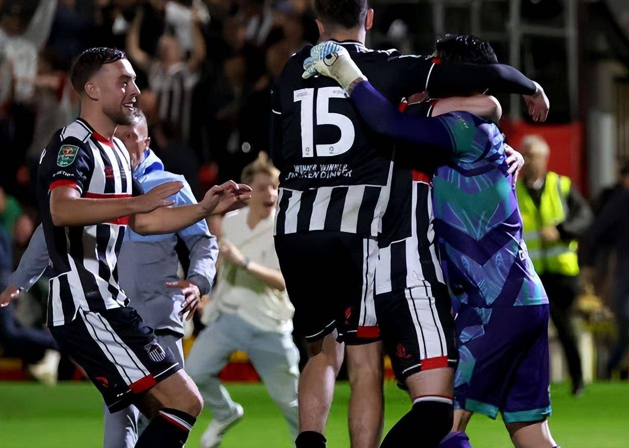 包含巴拉多利德罚丢关键点球，输球遭遇困境的词条