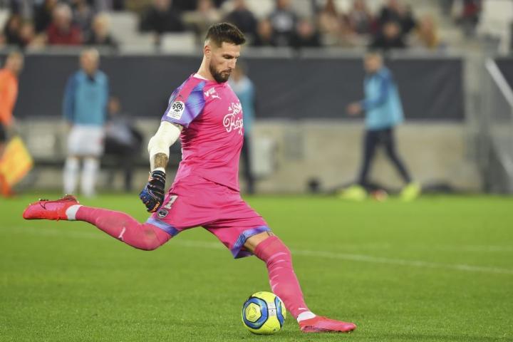 波尔多队长在比赛中领军作战，率队取得胜利的简单介绍