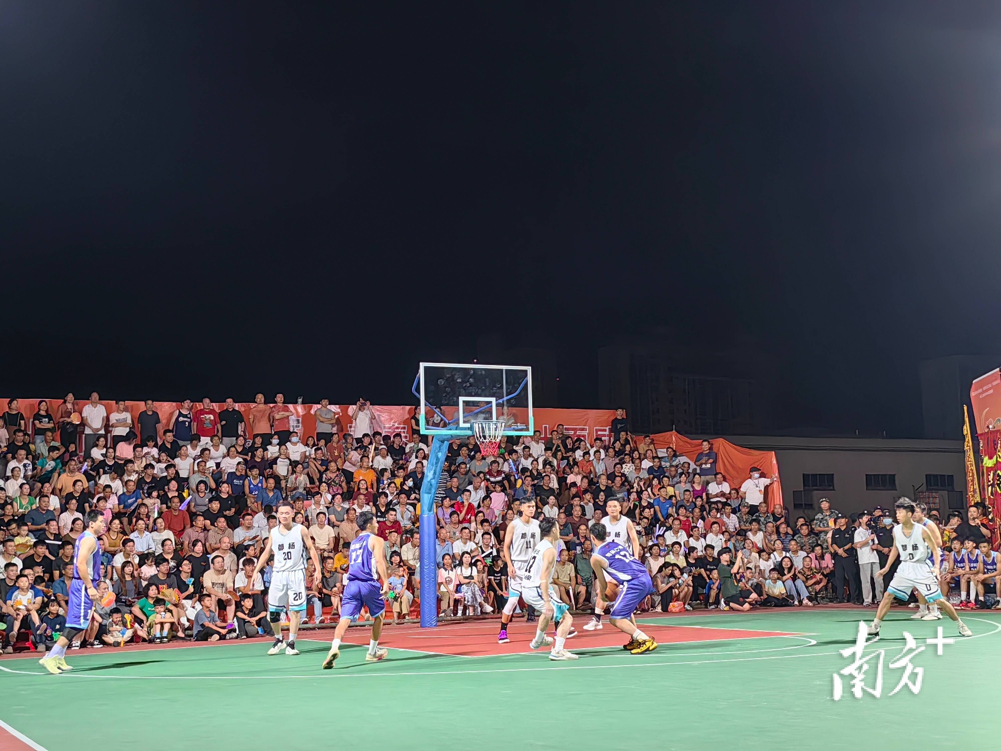 篮球赛场繁花似锦,精彩绝伦 篮球赛场繁花似锦,精彩绝伦