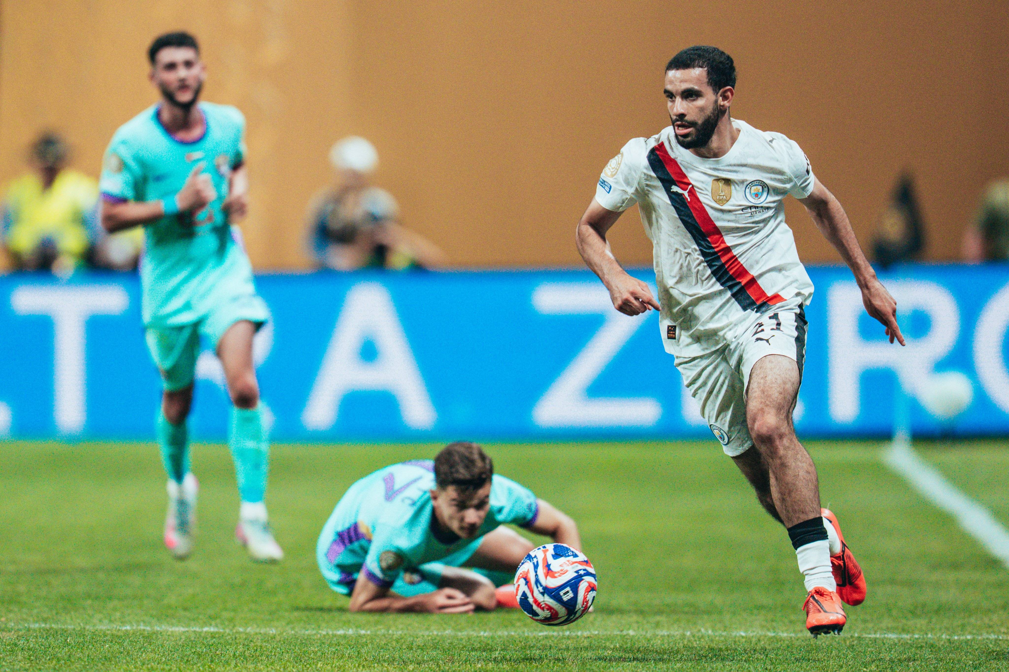 包含英超球员突破自我，表现堪称完美的词条