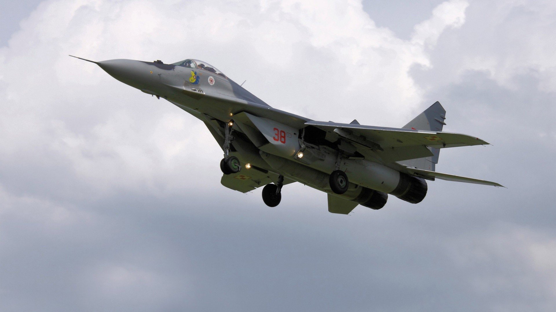 雷火电竞入驻-北欧天空下的日本风暴，富安健洋在丹麦对阵皇家社会的攻防统治